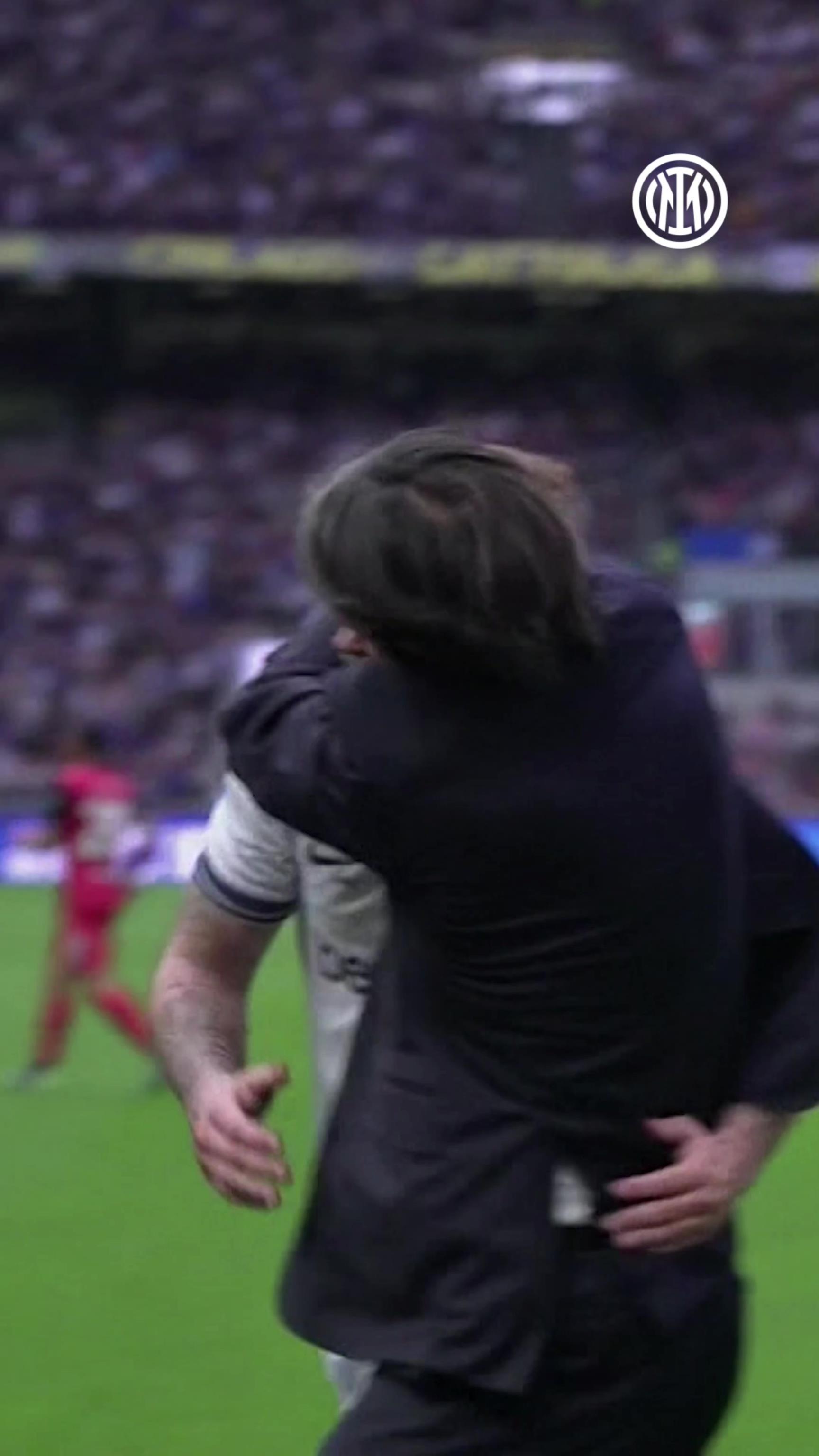 太銷魂，網(wǎng)友：阿瑙托維奇這腳傳球的確值得小因又摟又親