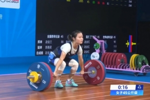 廣西選手趙金蘭摘得全運(yùn)會(huì)舉重首金，其姐姐趙金紅獲得銀牌